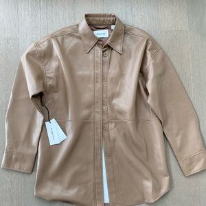 ARITZIA Babaton Pelli Faux Leather Shirt Jacket in Constant Camel